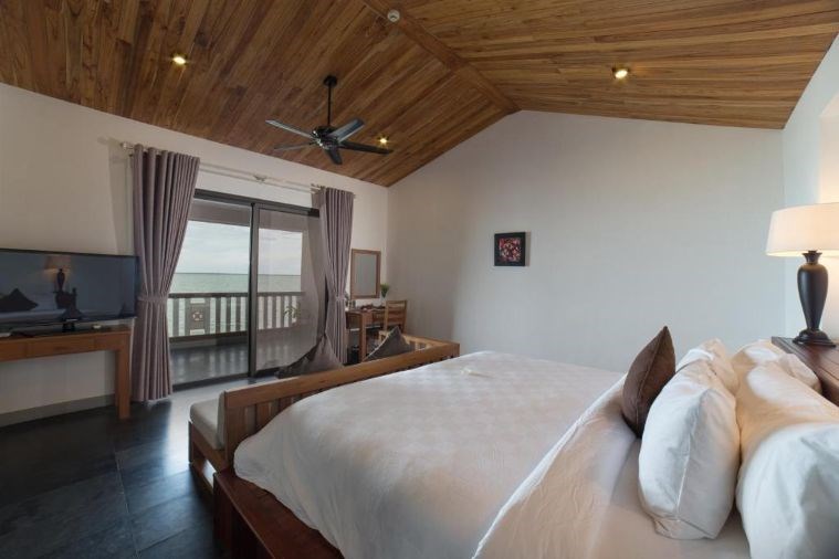 Phòng Deluxe Double View Đầm