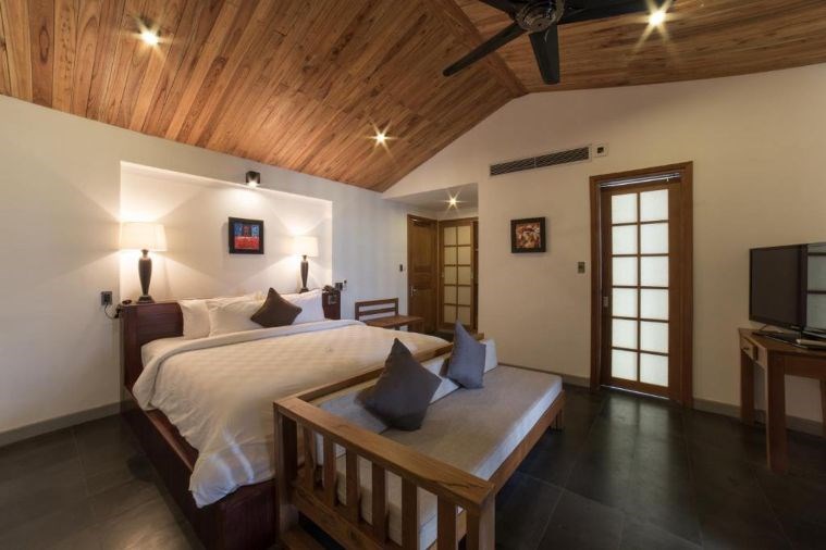 Phòng Deluxe Double View Đầm