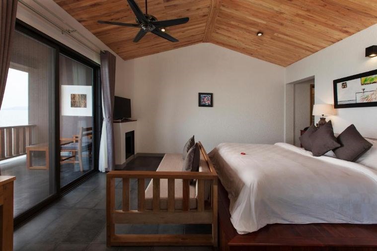 Phòng Deluxe Double View Đầm