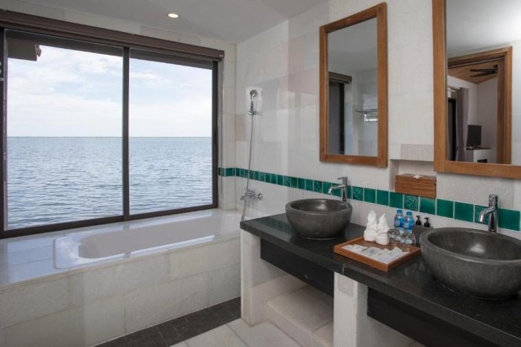 Phòng Deluxe Double View Đầm